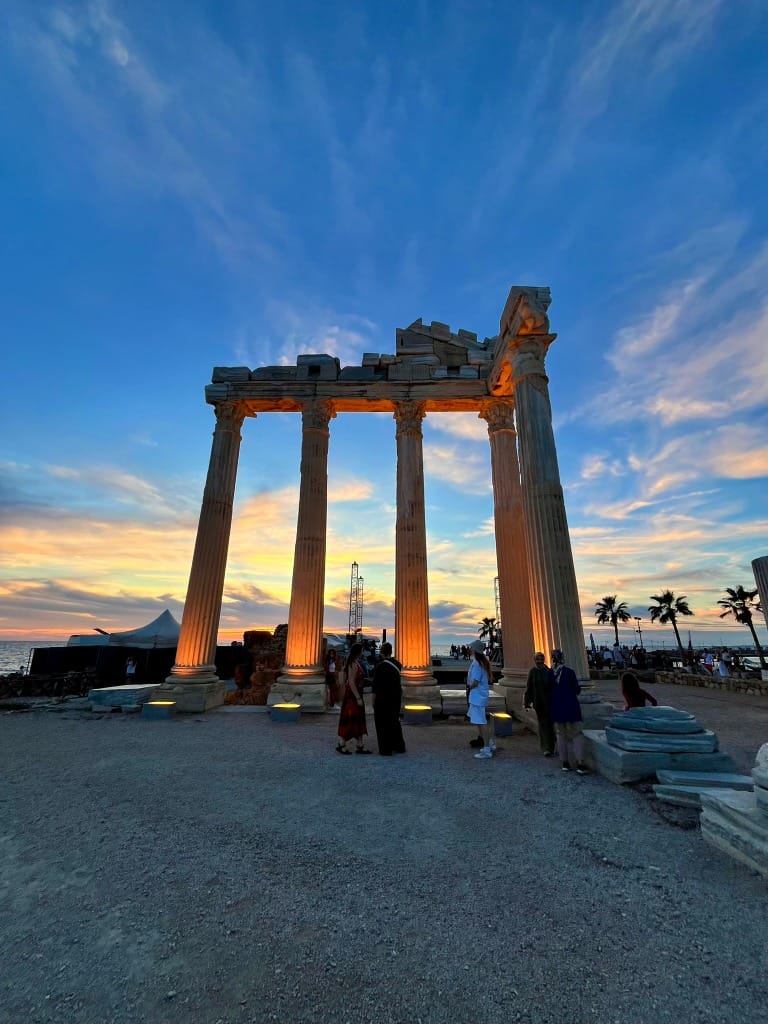 Templo romano con columnas